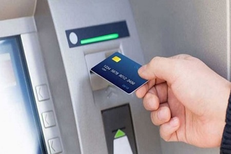 Cách rút tiền thẻ tín dụng qua cây ATM