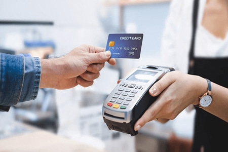 Sử dụng thẻ Visa không chỉ giúp thanh toán dễ dàng mà còn hỗ trợ quản lý tài chính hiệu quả